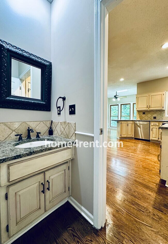 Building Photo - Blue Valley Schools, Granite Counters, Fin...