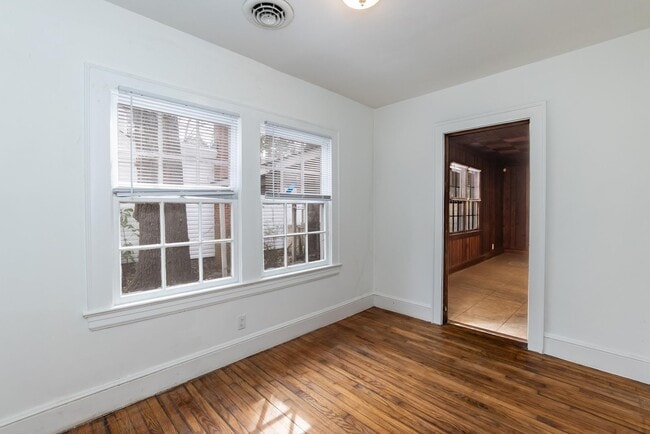 Building Photo - 3 Bed/2 Bath with a great back yard!