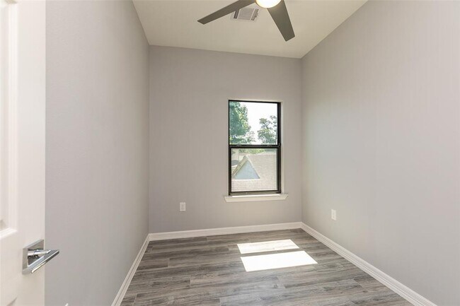 Building Photo - 6607 Avenue O