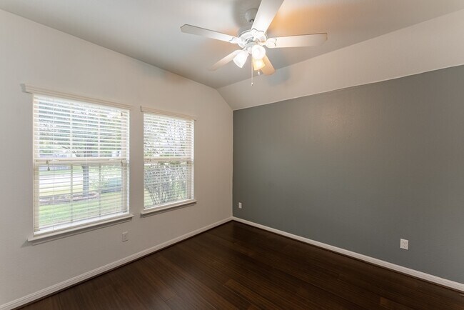 Building Photo - 448 Bottle Brush Dr