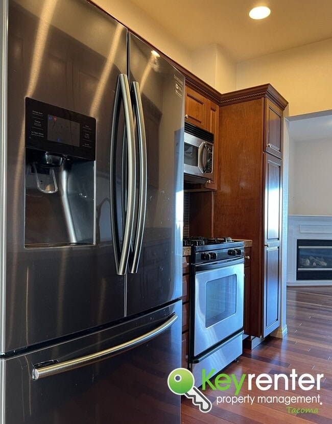 Building Photo - Luxury View Home in Gas Lamp Terrace, near...