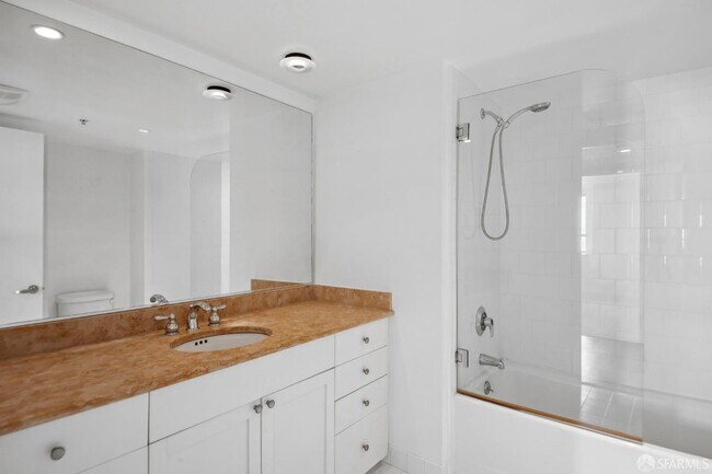 Building Photo - 400 Beale St