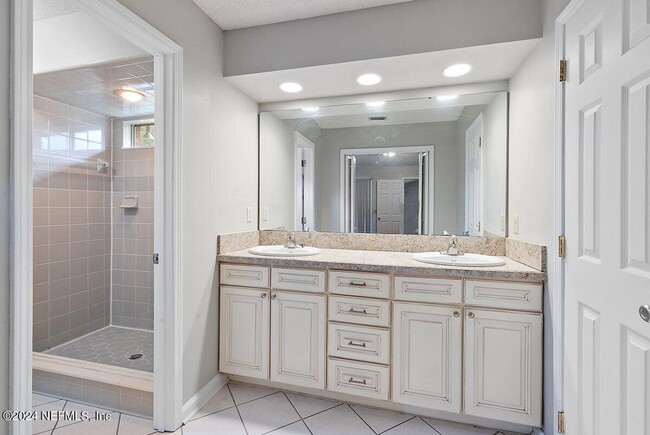 Building Photo - Beautiful 4-bedroom, 2-bath home in Mandarin!