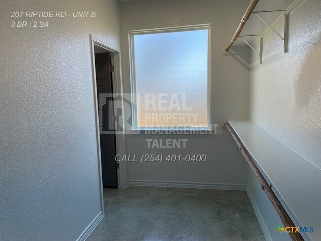 Building Photo - 207 Riptide Rd