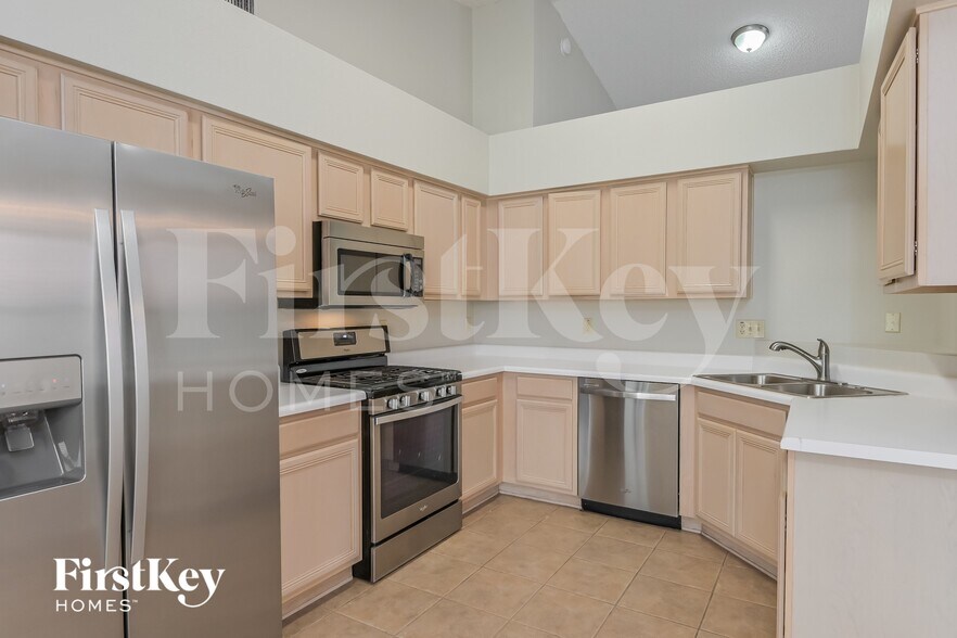 Building Photo - 3650 W Mesa Ridge Trail