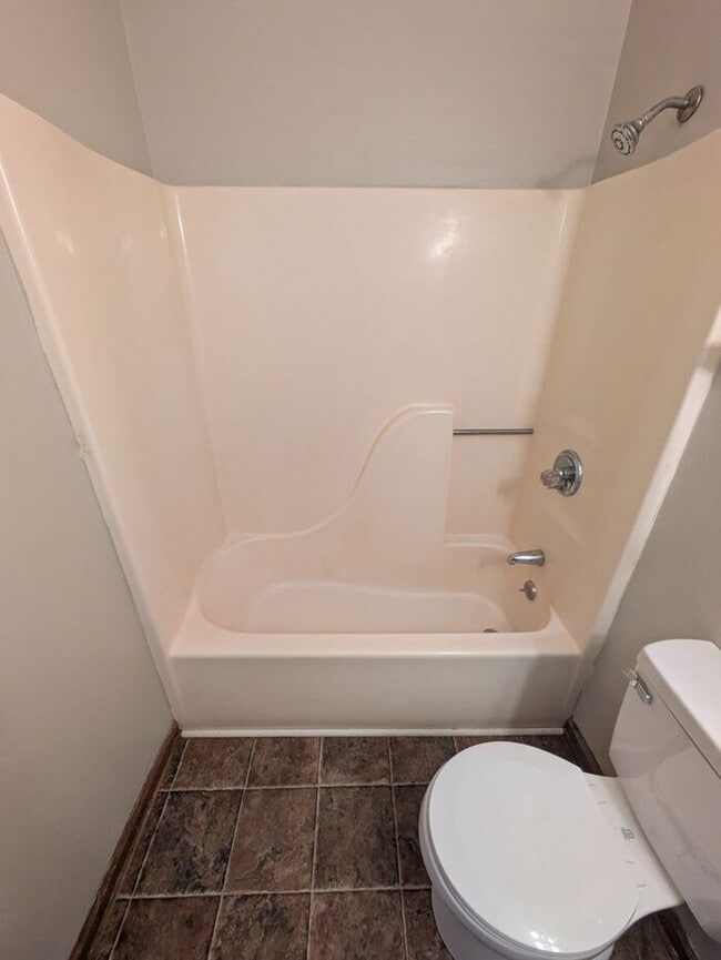 Building Photo - 1BD/1BA Unit at Westmont Apartments in Hickory