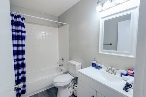 Building Photo - 18 S Catherine St