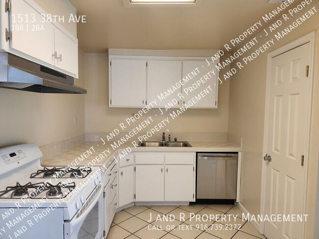Building Photo - 1513 38th Ave
