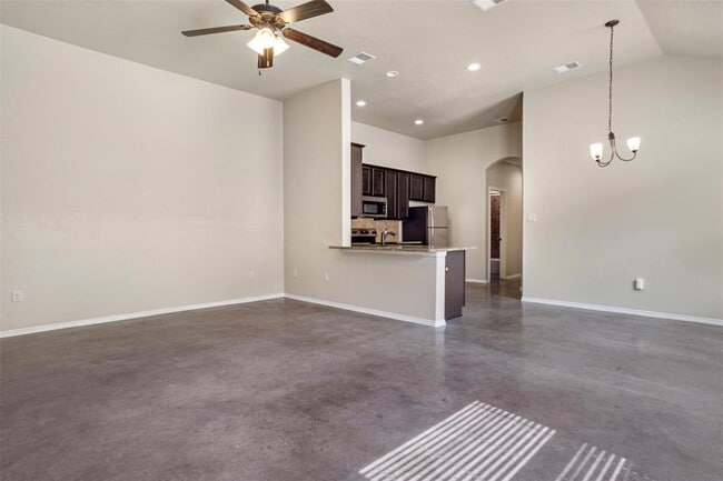 Building Photo - 533 Jack Rabbit Ln