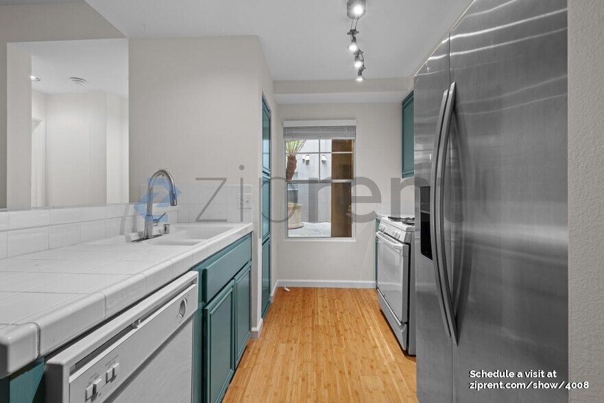 Building Photo - 240 Caldecott Ln