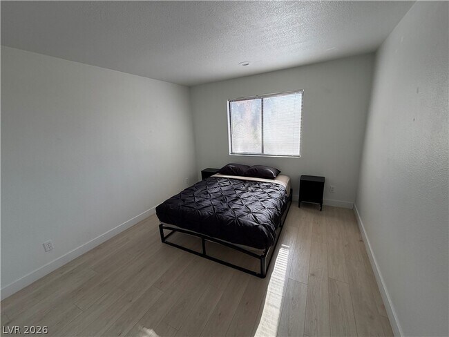 Building Photo - 3004 Ocean View Dr