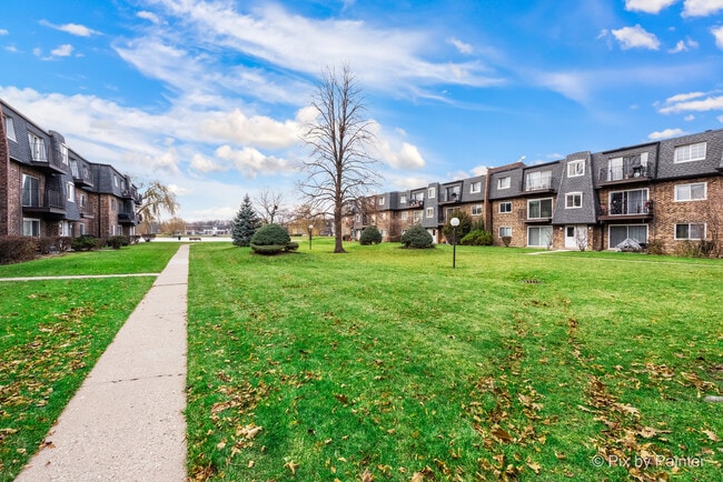 Building Photo - 9407 Bay Colony Dr