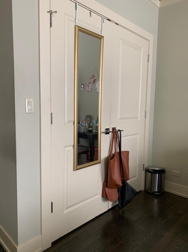 Building Photo - 4234 S Ellis Ave