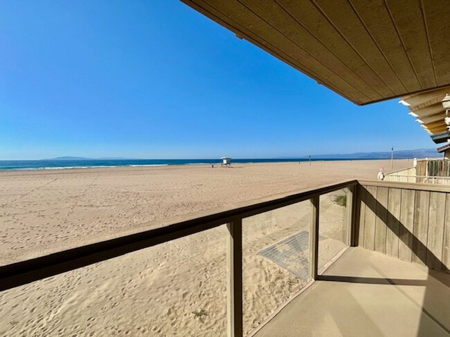Building Photo - 3949 Ocean Dr