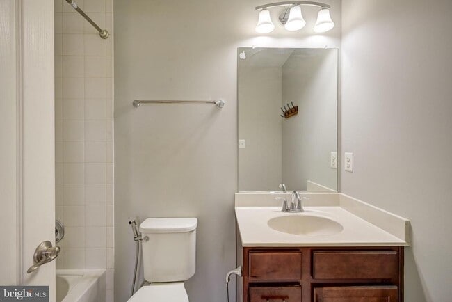 Building Photo - 525 Halite Dr