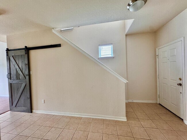 Building Photo - 3947 Calgary Cir