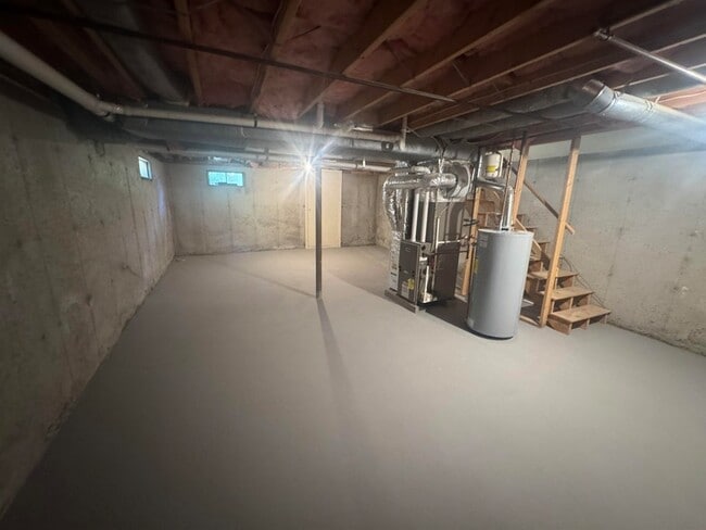 Building Photo - 5 Cabernet Ct