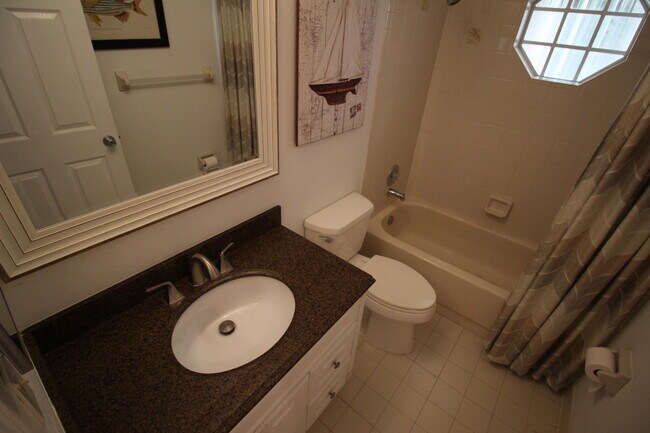 Building Photo - 404 Sabal Palm Ln