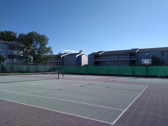 Building Photo - Mountain View 2 Bed 2 Bath 2 Balconies Top Floor Condo-Tons of Amenities