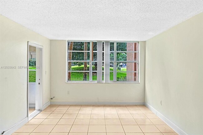 Building Photo - 9410 Tangerine Pl
