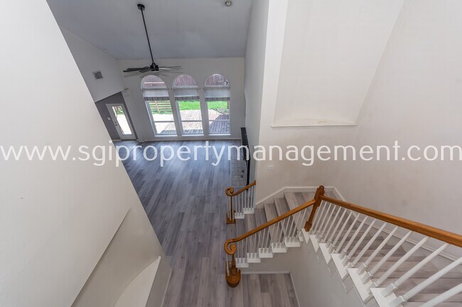 Building Photo - 6001 Pinwood Cir