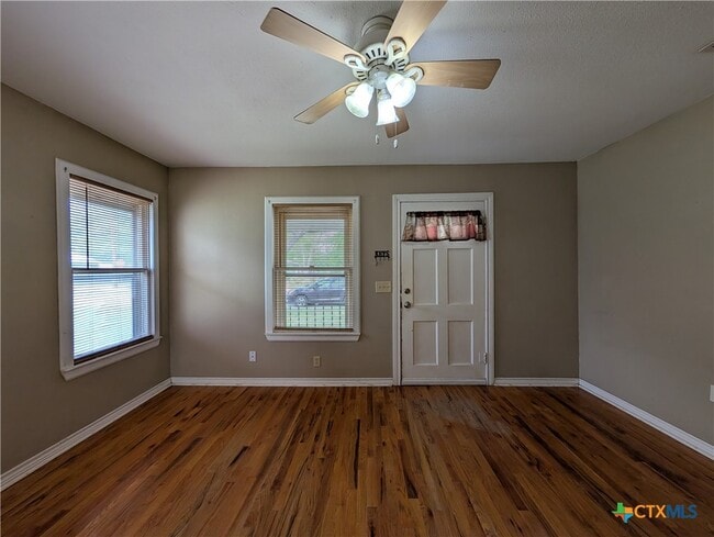 Building Photo - 1185 W Mill St