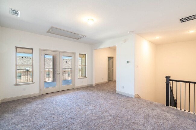 Building Photo - 6151 Blythe Dr