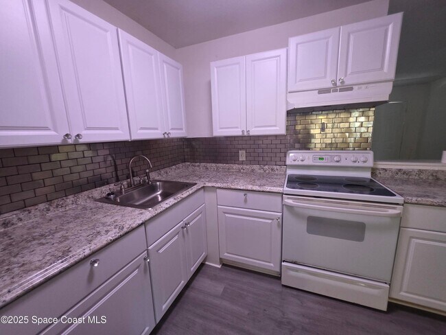 Building Photo - 747 E University Blvd