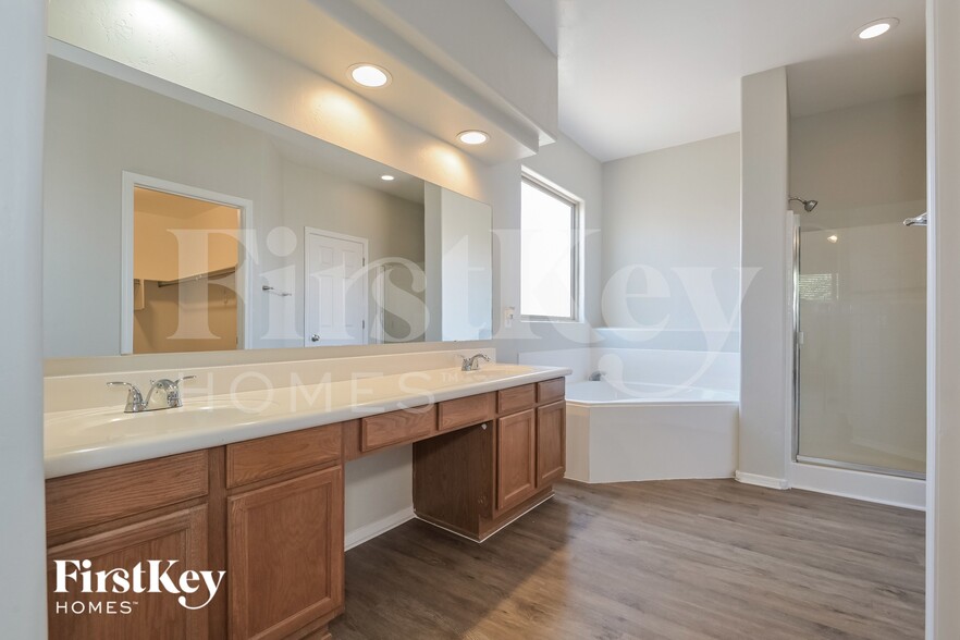 Building Photo - 5502 W Red Rock Ridge St