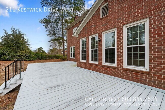 Building Photo - 211 Kestwick Dr W