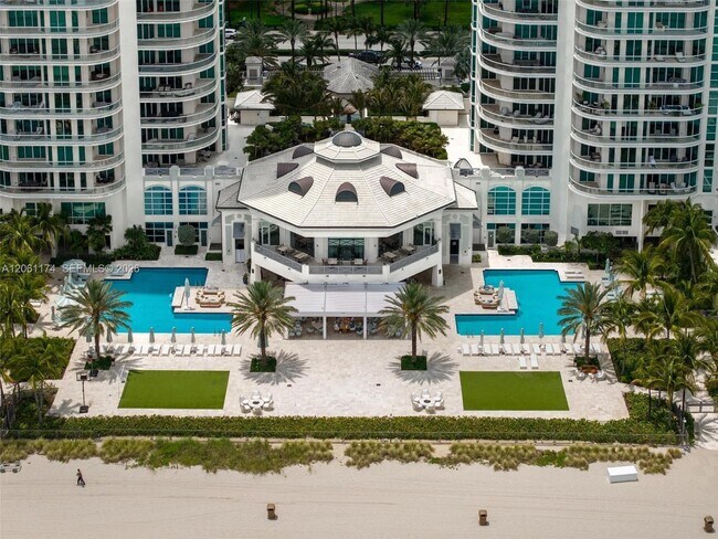 Building Photo - 16051 Collins Ave