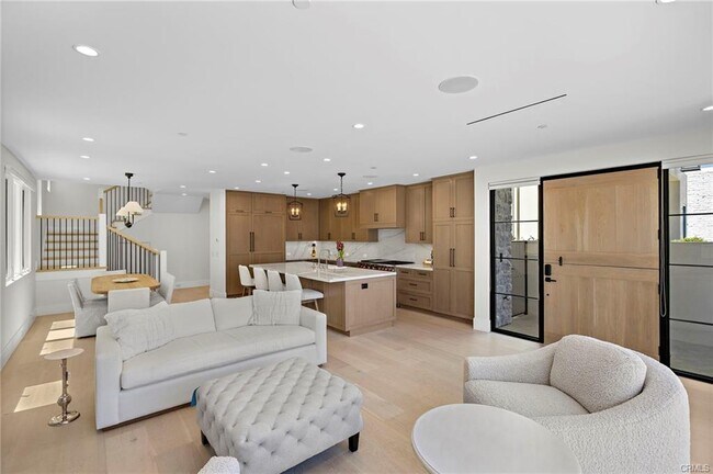 Building Photo - 509 Carnation Ave