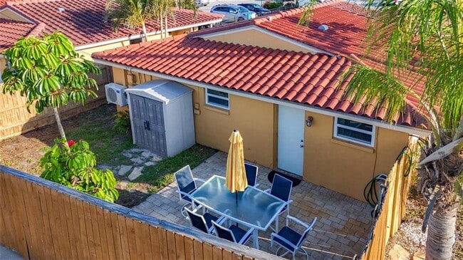 Building Photo - 2600 N Paula Dr