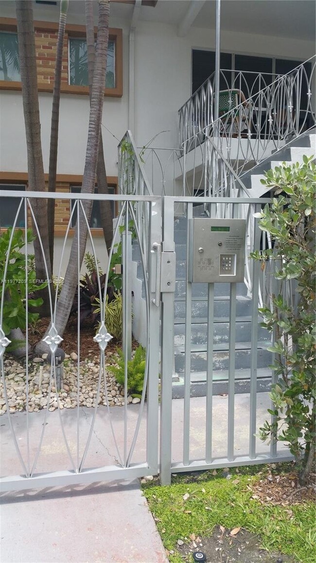 Building Photo - 7400 NE 6th Ct