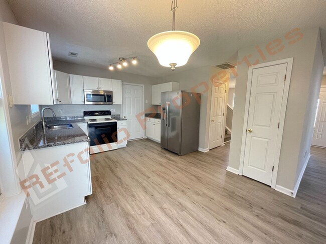 Building Photo - Charming 3-Bedroom Cul-de-Sac Home with Sc...