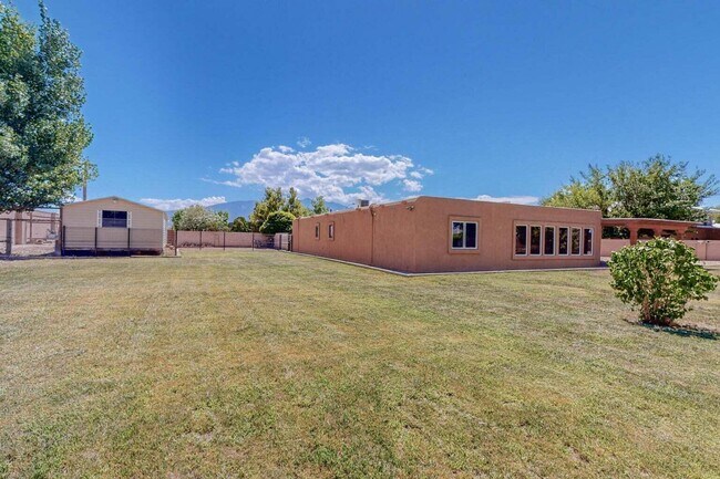 Building Photo - 501 Calle De