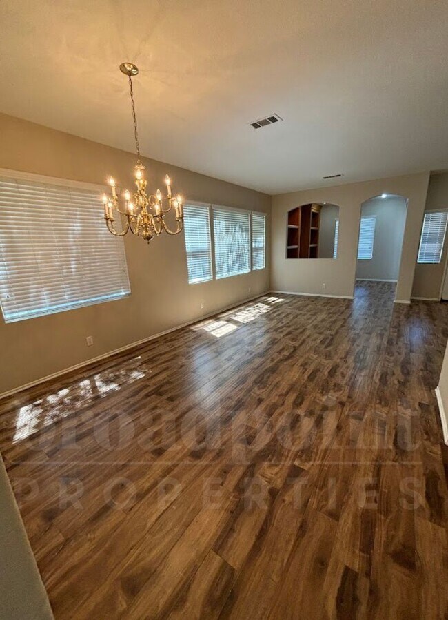 Building Photo - 41374 Pine Tree Cir