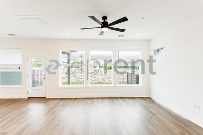 Building Photo - Unit B