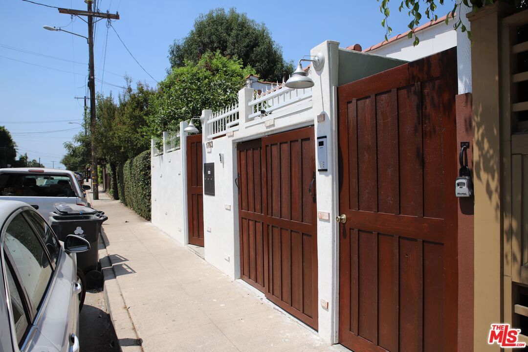 Building Photo - 1765 Griffith Park Blvd