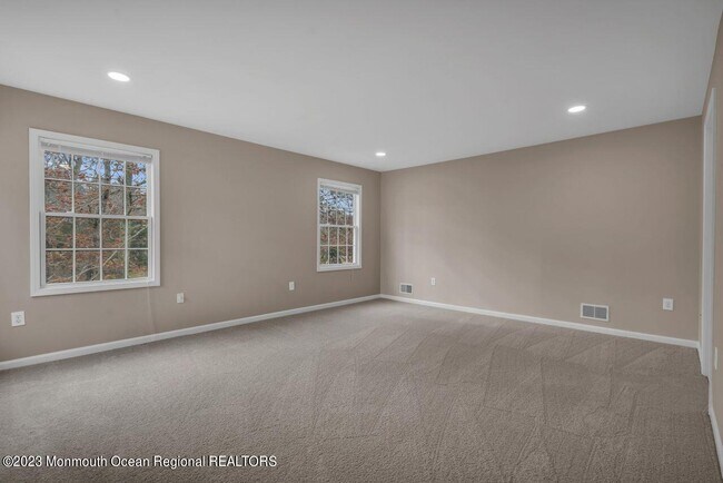 Building Photo - 9 Dolphin Ct