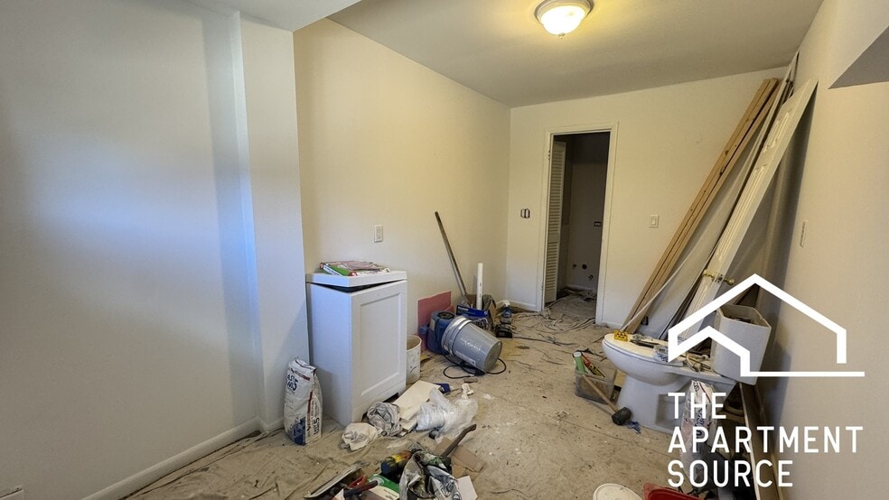 Building Photo - 5536 W Windsor Ave