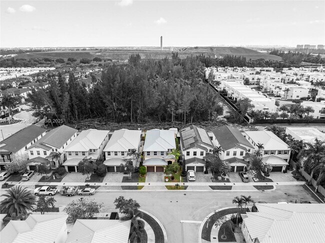 Building Photo - 6933 NW 104th Ct