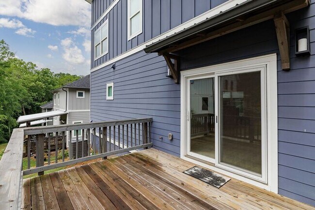 Building Photo - 125 Harper St