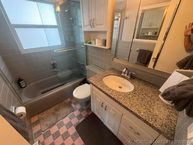 Building Photo - 180 Isle of Venice Dr