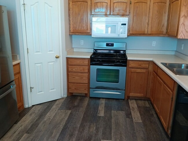 Building Photo - Charming 3-bedroom, 2-bathroom home! Comin...