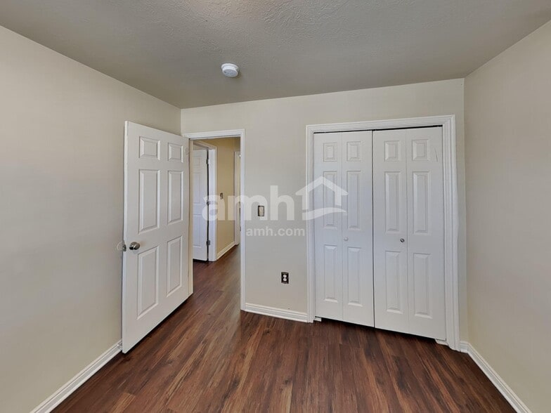 Building Photo - 1991 W 550 N