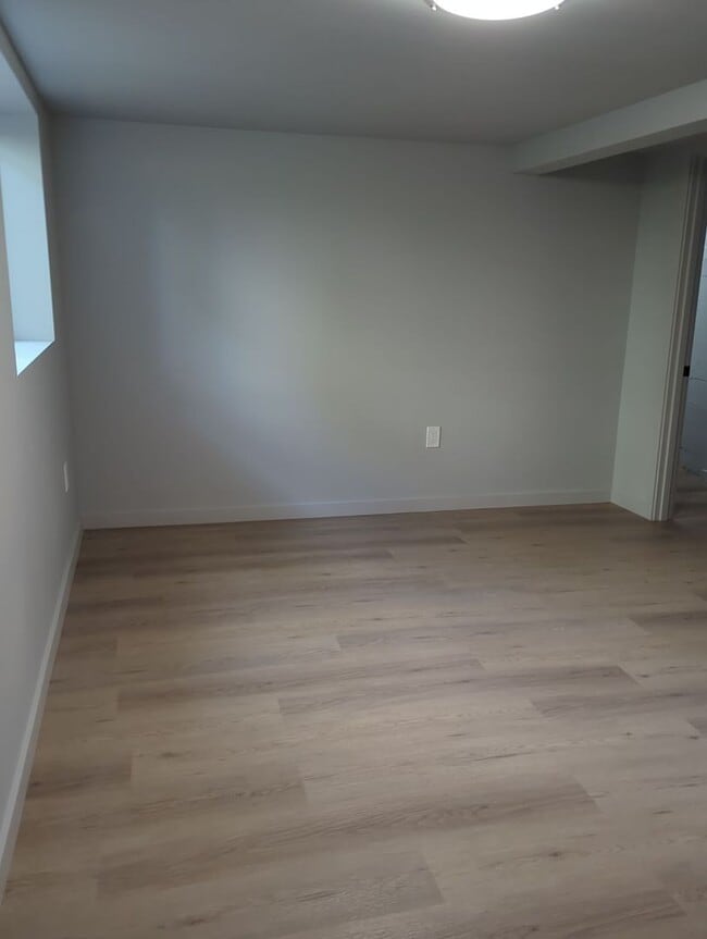 Building Photo - 7 Bedroom Home for Rent in the York Neighb...