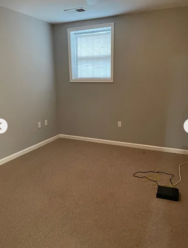Building Photo - Spacious Adams Morgan Gem with Gas FP