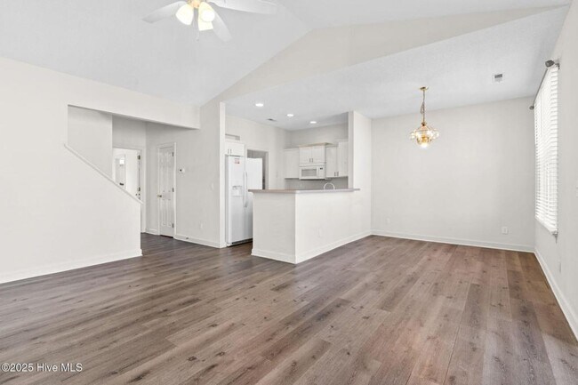 Building Photo - 321 S Kerr Ave