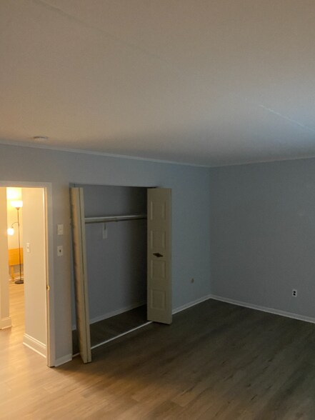 Building Photo - 131 Dutton St